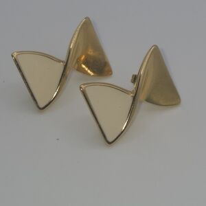 Vintage Gold Tone Post Pierced Earrings Bow Shaped w/ Cream Enamel 1"